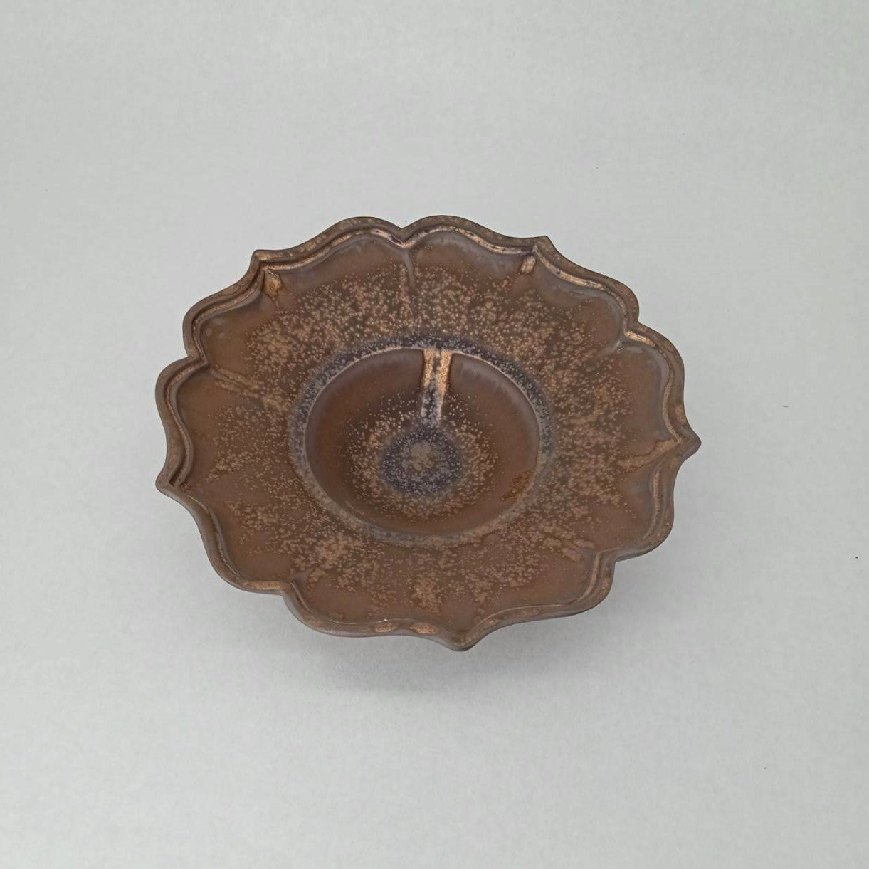 いぶし金彩釉 稜花スープリム皿