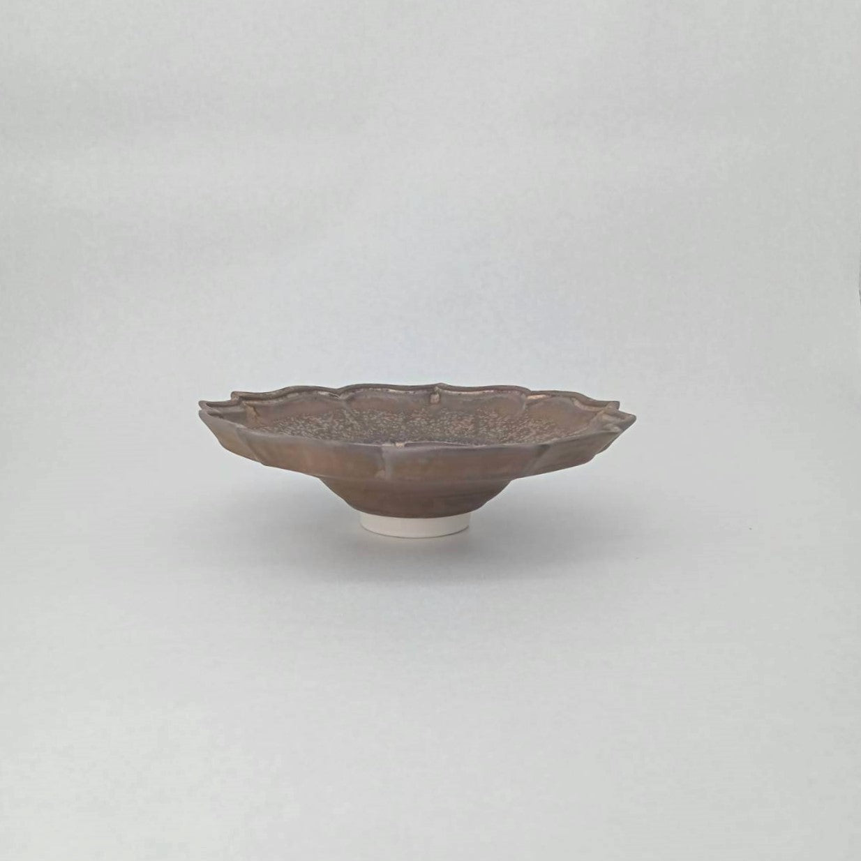 いぶし金彩釉 稜花スープリム皿