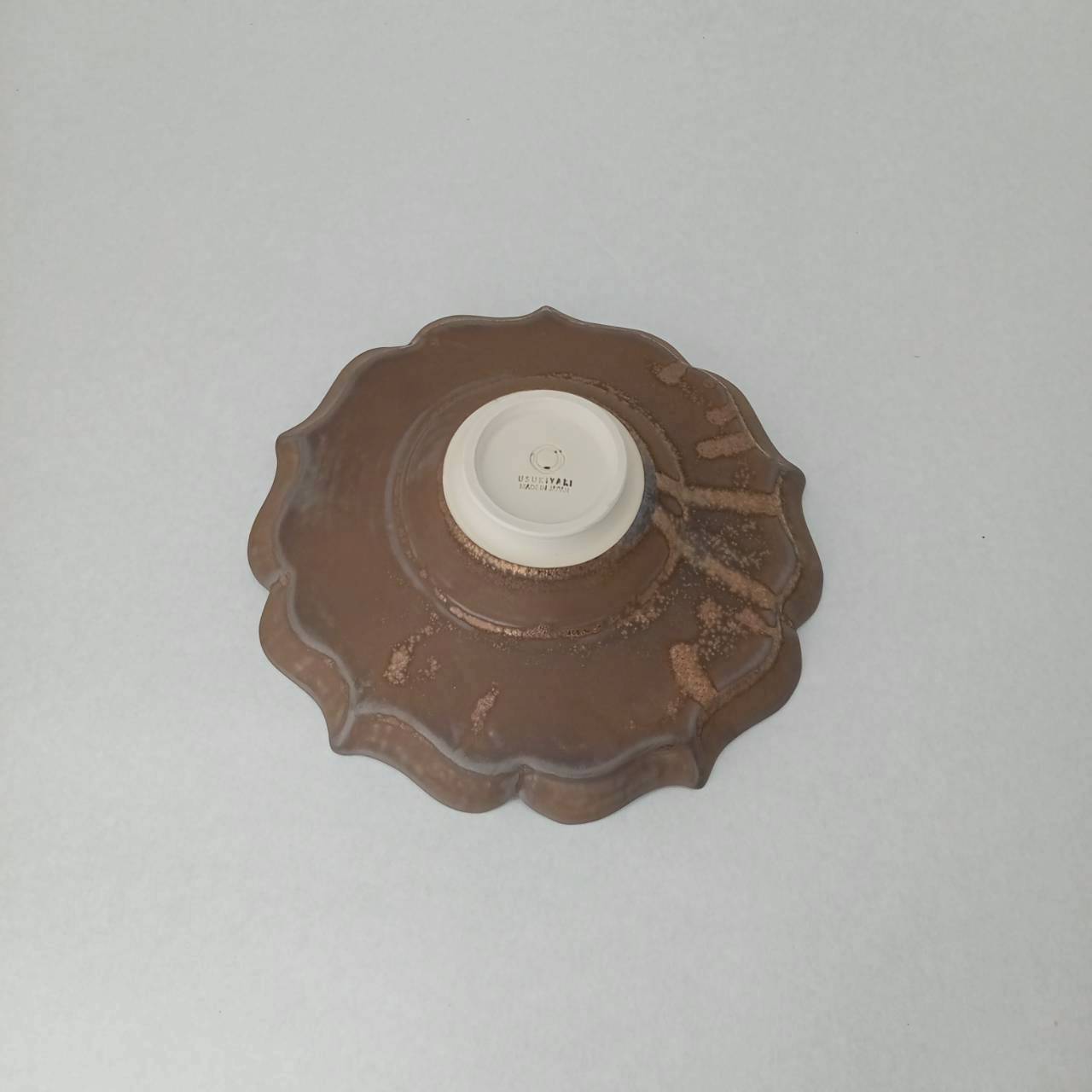 いぶし金彩釉 稜花スープリム皿