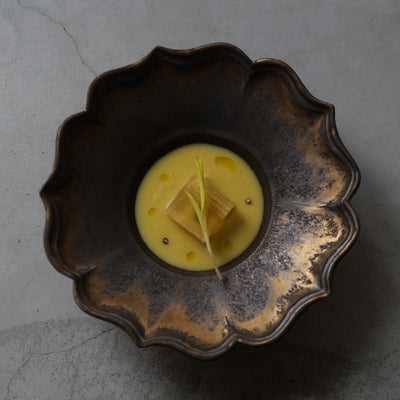 いぶし金彩釉 稜花スープリム皿