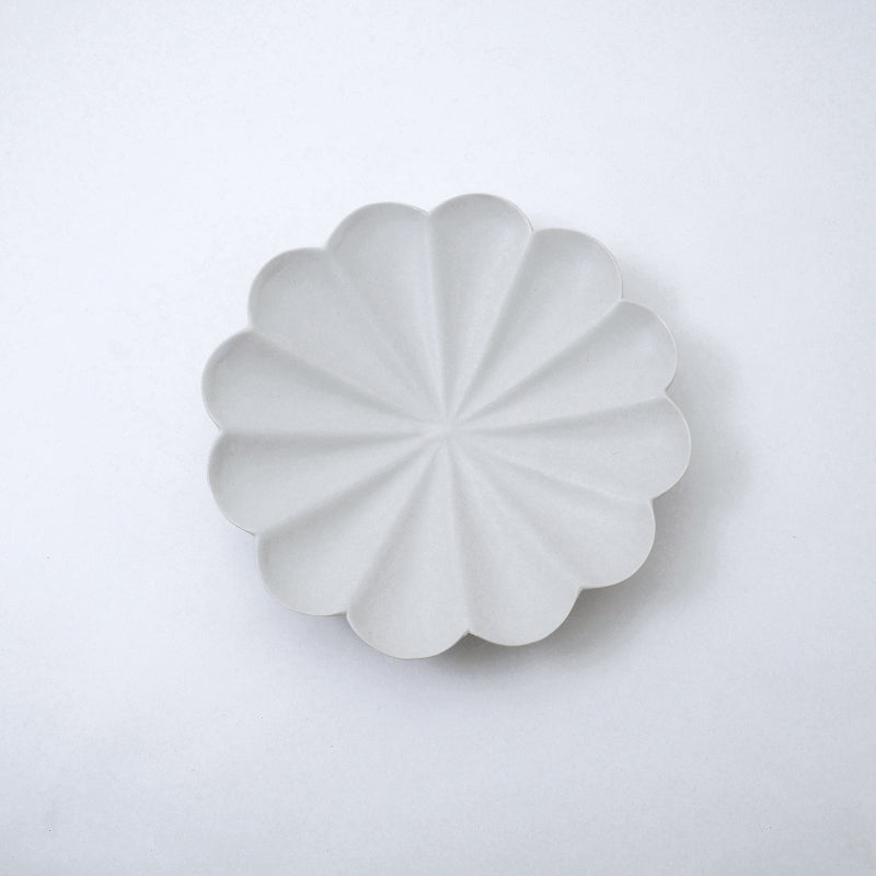 臼杵焼 輪花十二弁浅鉢 白 計８枚 新品３枚 使用済５枚 セット 輪花十二弁浅鉢 – 臼杵焼オンラインストア